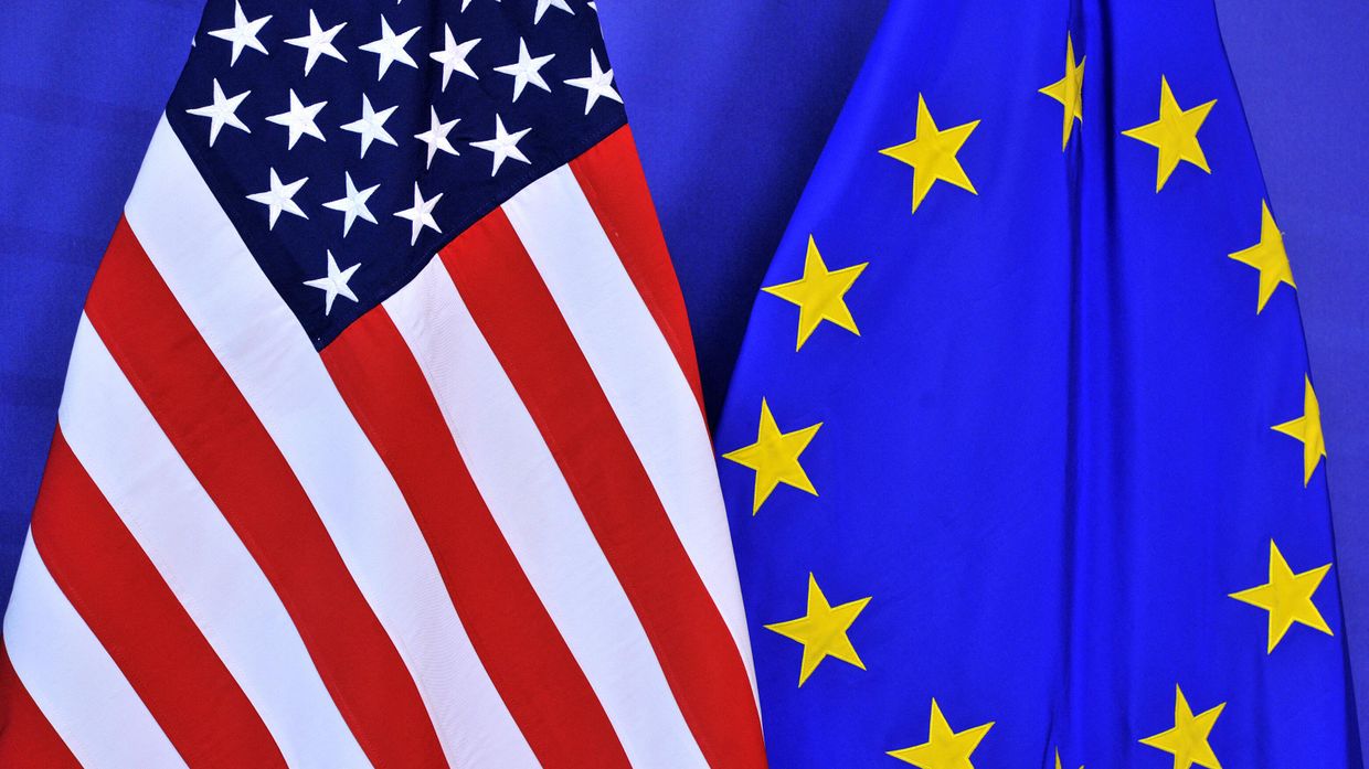 Флаги США и ЕС