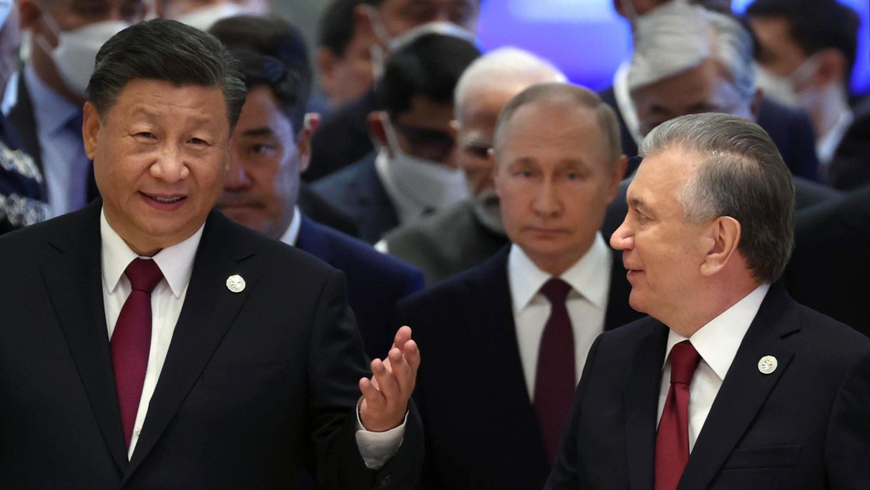 Председатель КНР Си Цзиньпин, президент РФ Владимир Путин и президент Узбекистана Шавкат Мирзиёев
