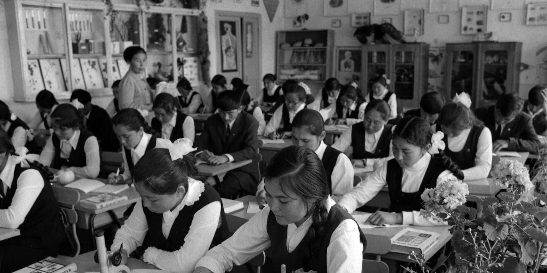 Казахская ССР. Джамбулская область. Одна из двадцати средних школ Мойынкумского района. - ИноСМИ, 1920, 15.12.2022