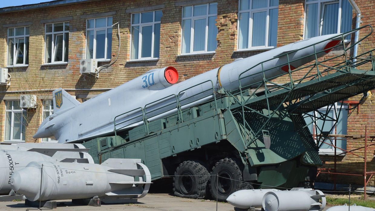 Беспилотный летательный аппарат Ту-141 Стриж в авиационном музее в Киеве