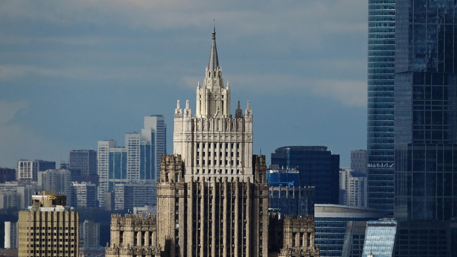 Вид на высотное здание Министерства иностранных дел РФ - ИноСМИ, 1920, 01.04.2024