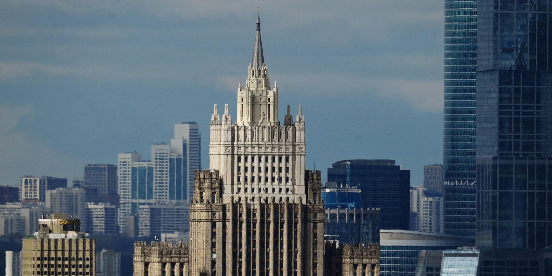 Вид на высотное здание Министерства иностранных дел РФ - ИноСМИ, 1920, 01.04.2024