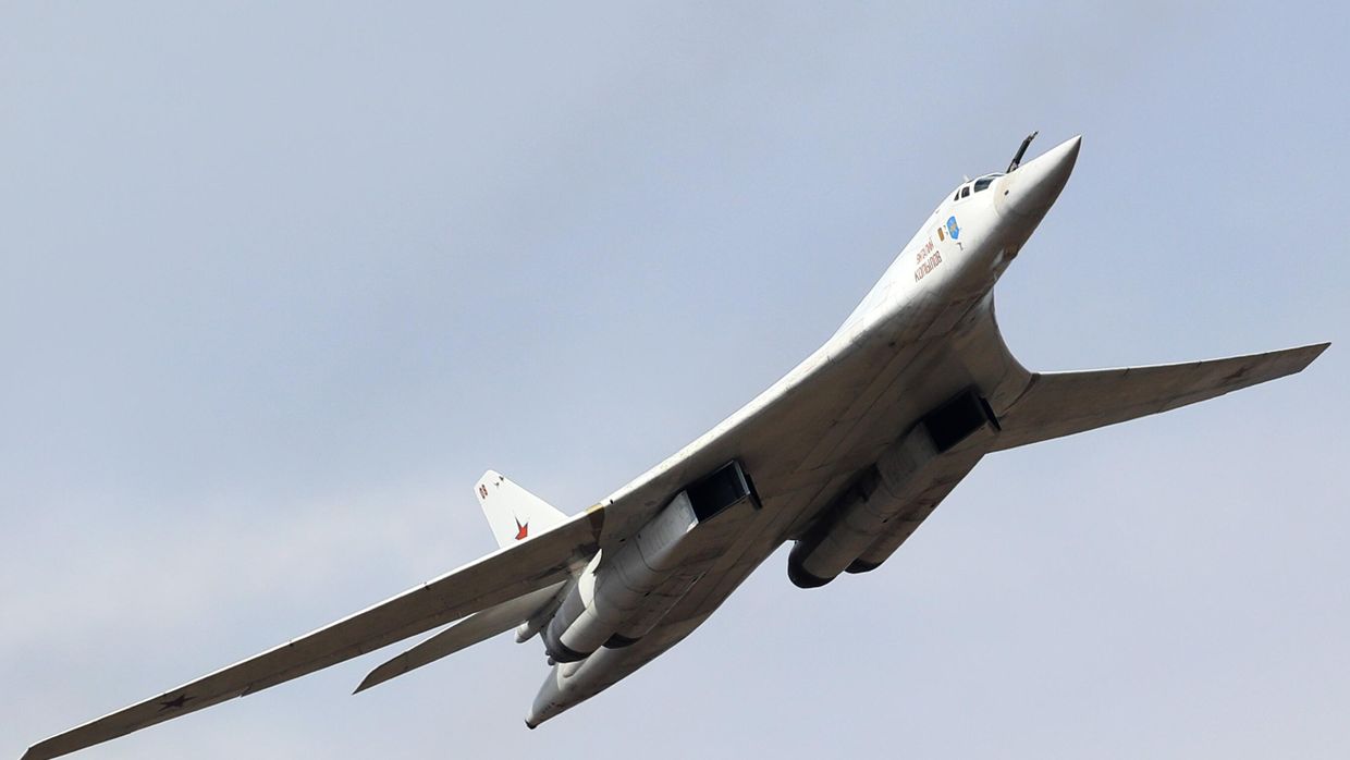Стратегический бомбардировщик-ракетоносец Ту-160 Стратегический бомбардировщик-ракетоносец Ту-160