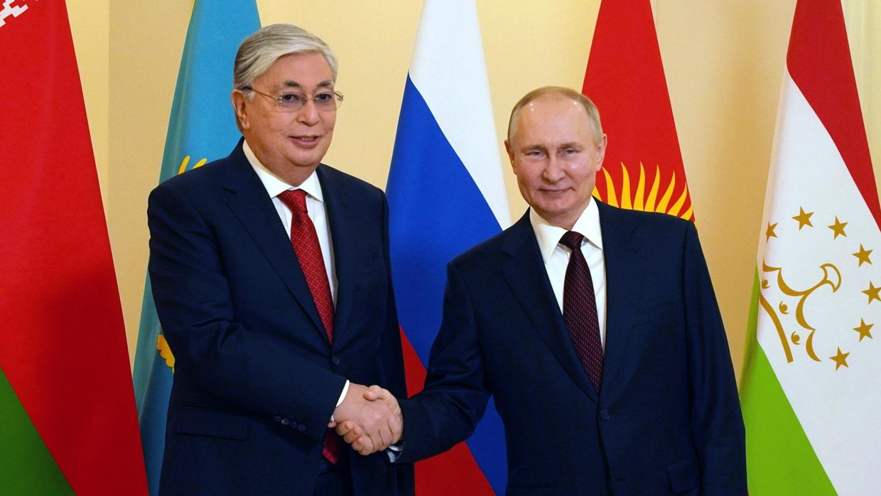 Президент РФ Владимир Путин и президент Казахстана Касым-Жомарт Токаев