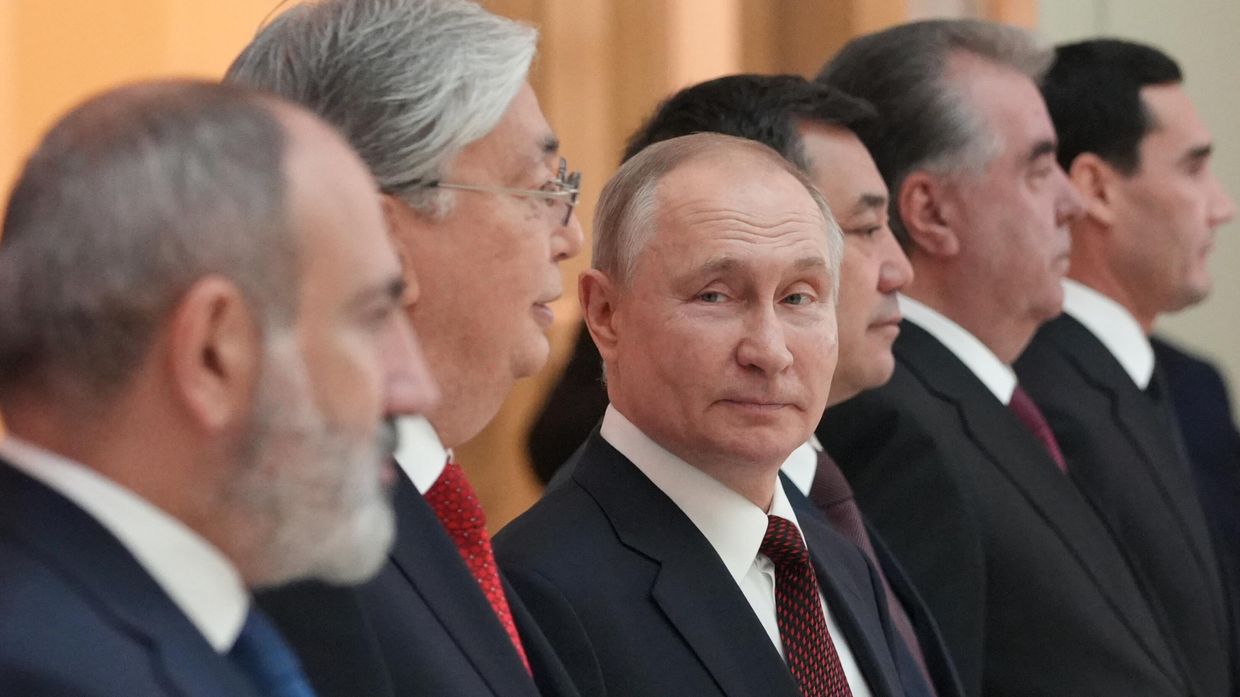 Президент РФ В. Путин принял участие в работе неформального саммита СНГ в Санкт-Петербурге