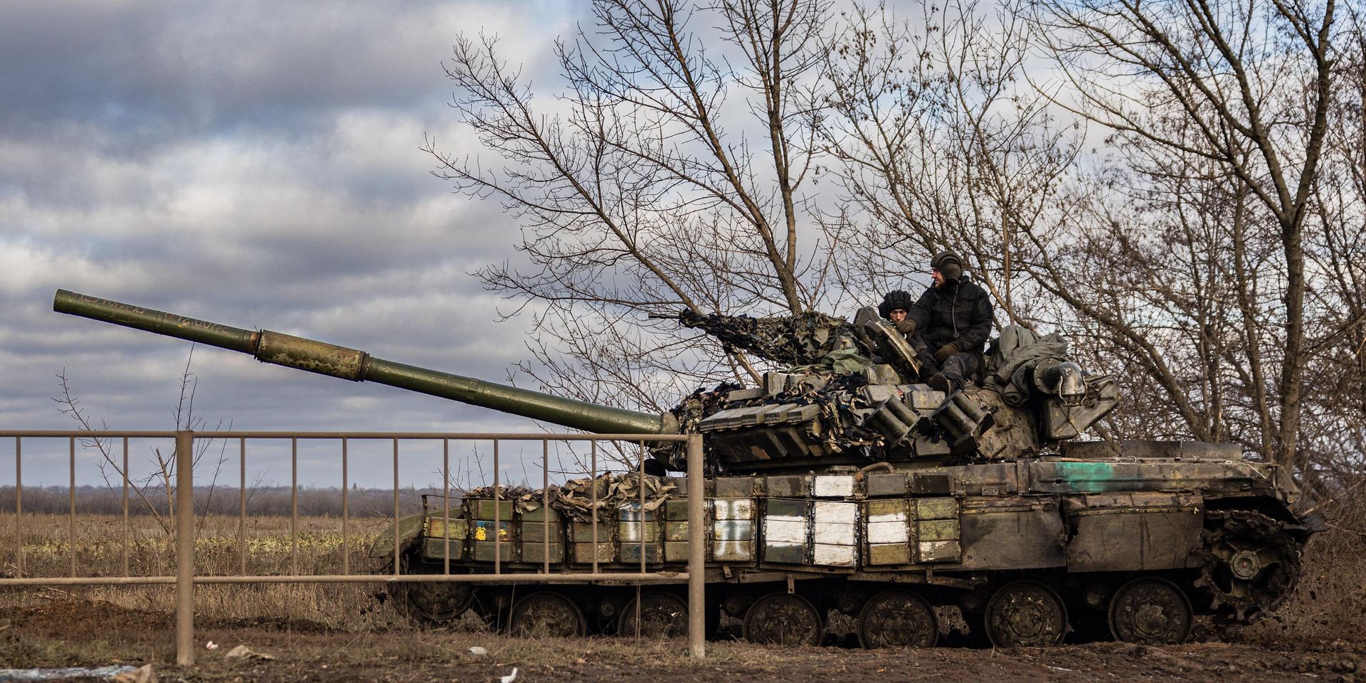 Украинские военнослужащие на танке Т-72 близ Бахмута - ИноСМИ, 1920, 09.01.2023