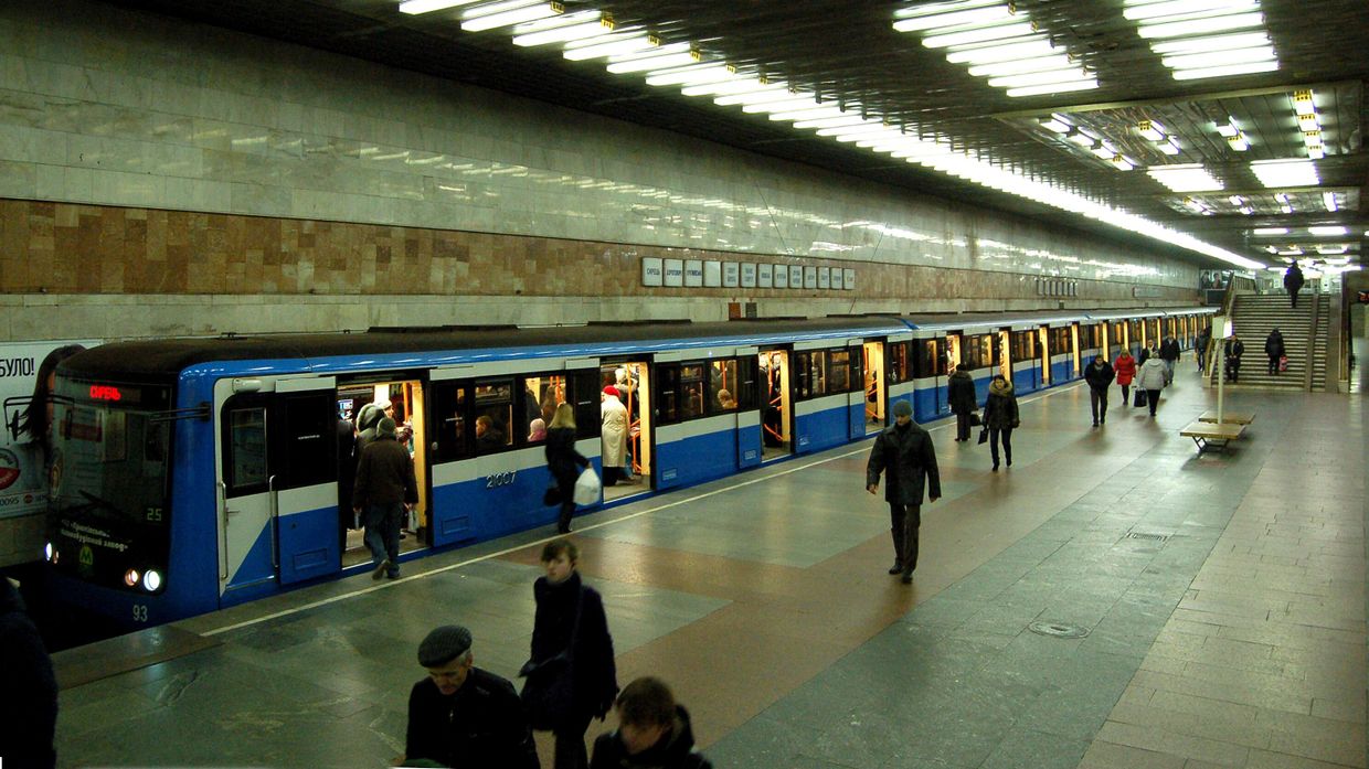 Cтанция метро Позняки, Киев