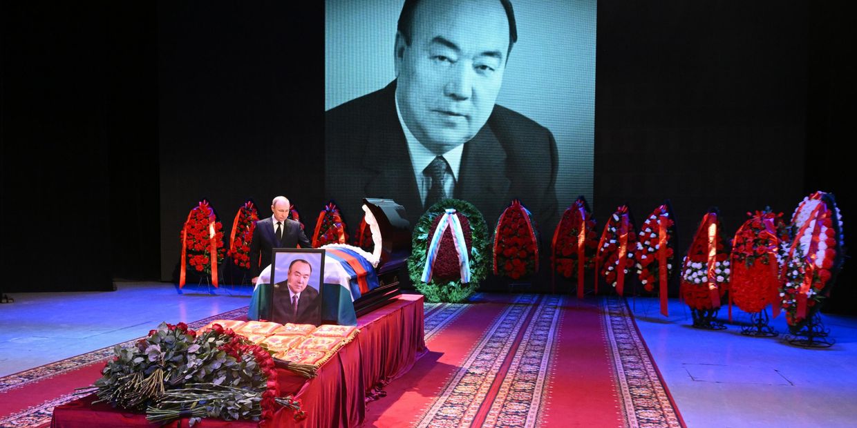 Президент РФ В. Путин простился с М. Рахимовым