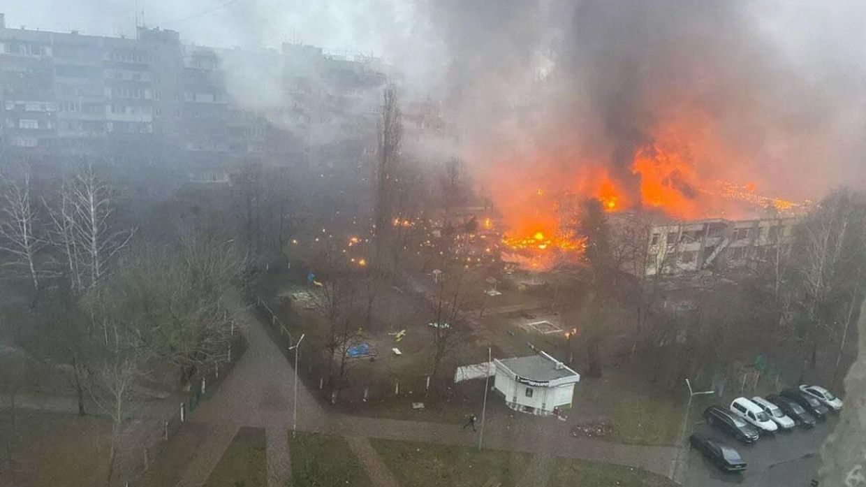 На месте падения вертолета в Броварах, Украина
