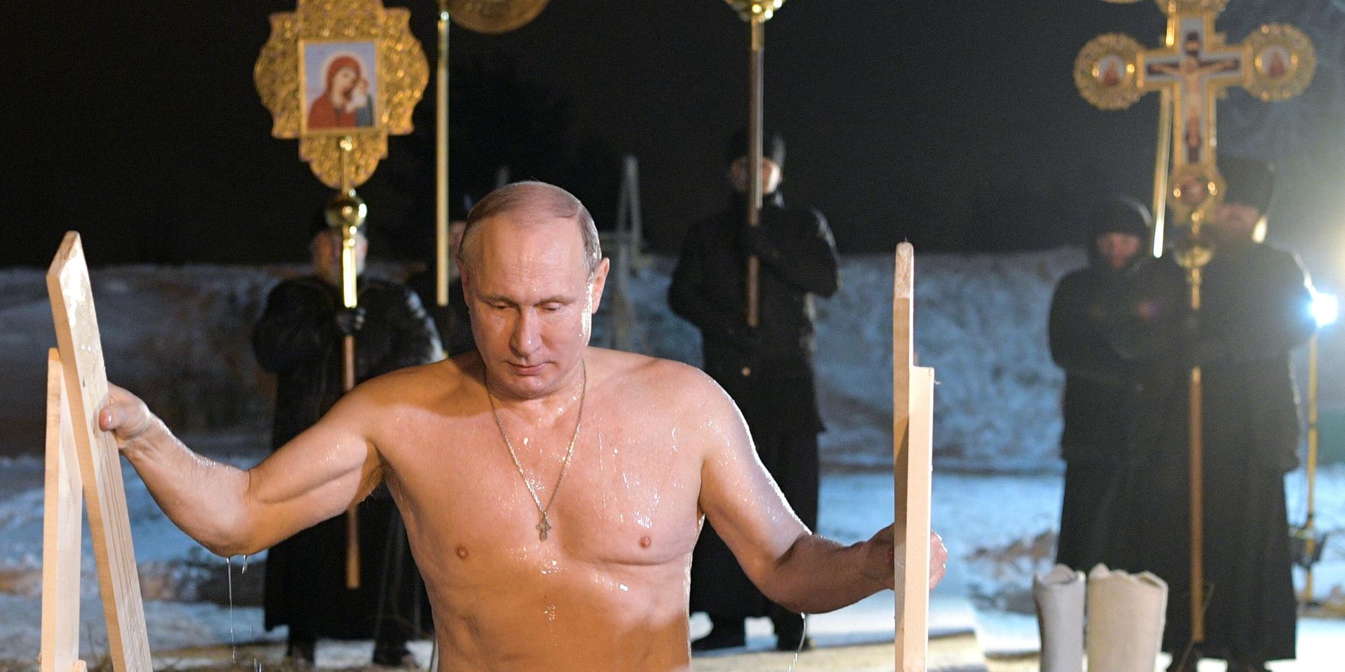 Президент РФ В. Путин принял участие в крещенских купаниях на озере Селигер - ИноСМИ, 1920, 20.01.2026
