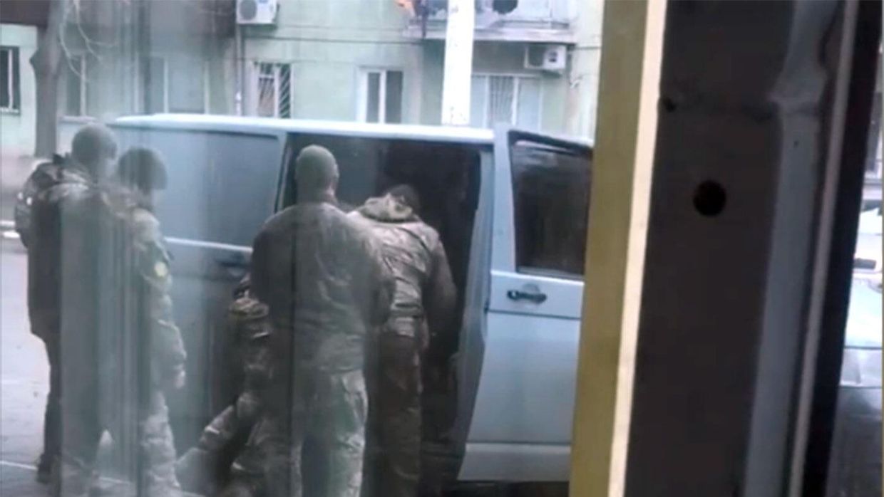 Избили и увезли. На Украине ужесточили правила вручения повесток