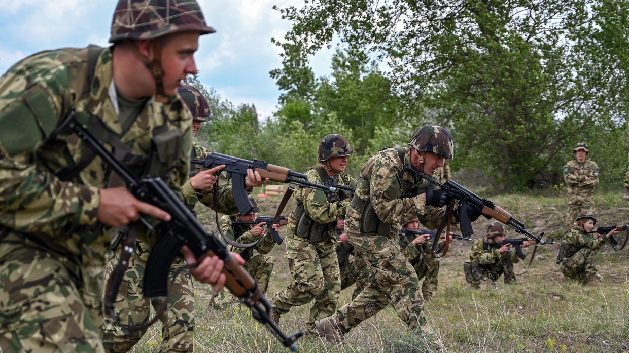 Венгерские военные во время учений на северо-западе страны