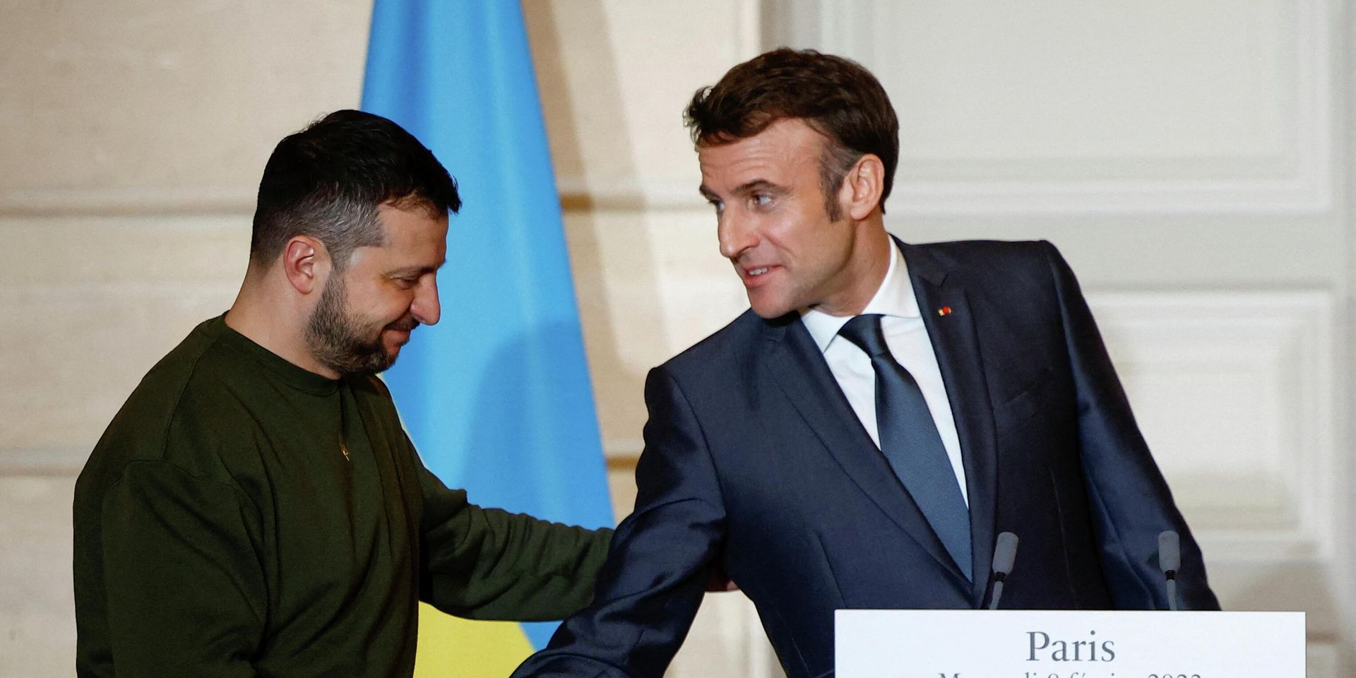 Президент Франции Эммануэль Макрон и президент Украины Владимир Зеленский во время совместной пресс-конференции в Елисейском дворце в Париже. 8 февраля 2023 год - ИноСМИ, 1920, 23.02.2024