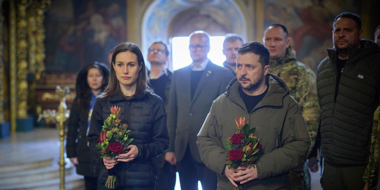 Премьер-министр Финляндии Санна Марин и президент Украины Владимир Зеленский на похоронах Дмитрия Коцюбайло, известного как Да Винчи.