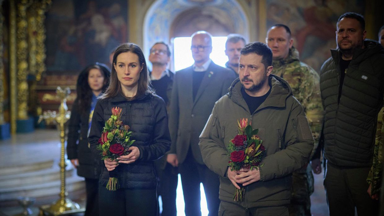 Премьер-министр Финляндии Санна Марин и президент Украины Владимир Зеленский на похоронах Дмитрия Коцюбайло, известного как Да Винчи.