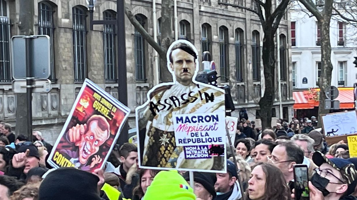 Протесты против пенсионной реформы продолжаются в Париже