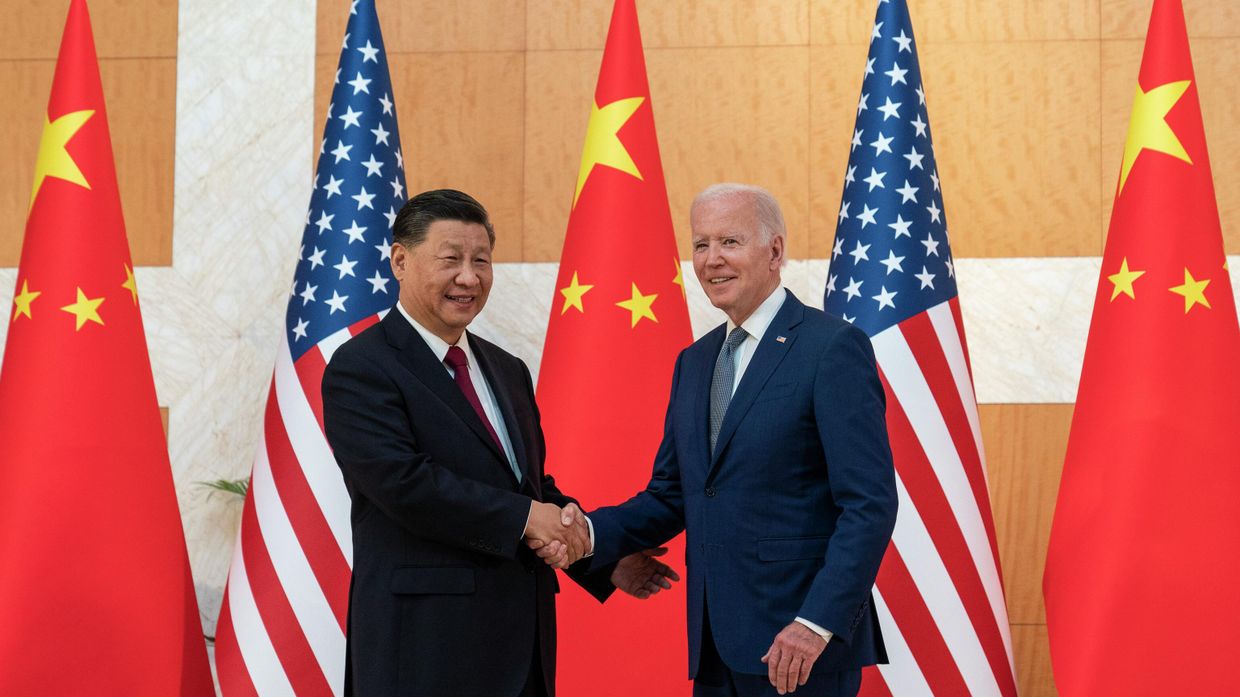 Президент США Джо Байден и председатель Китая Си Цзиньпин на полях саммита G20