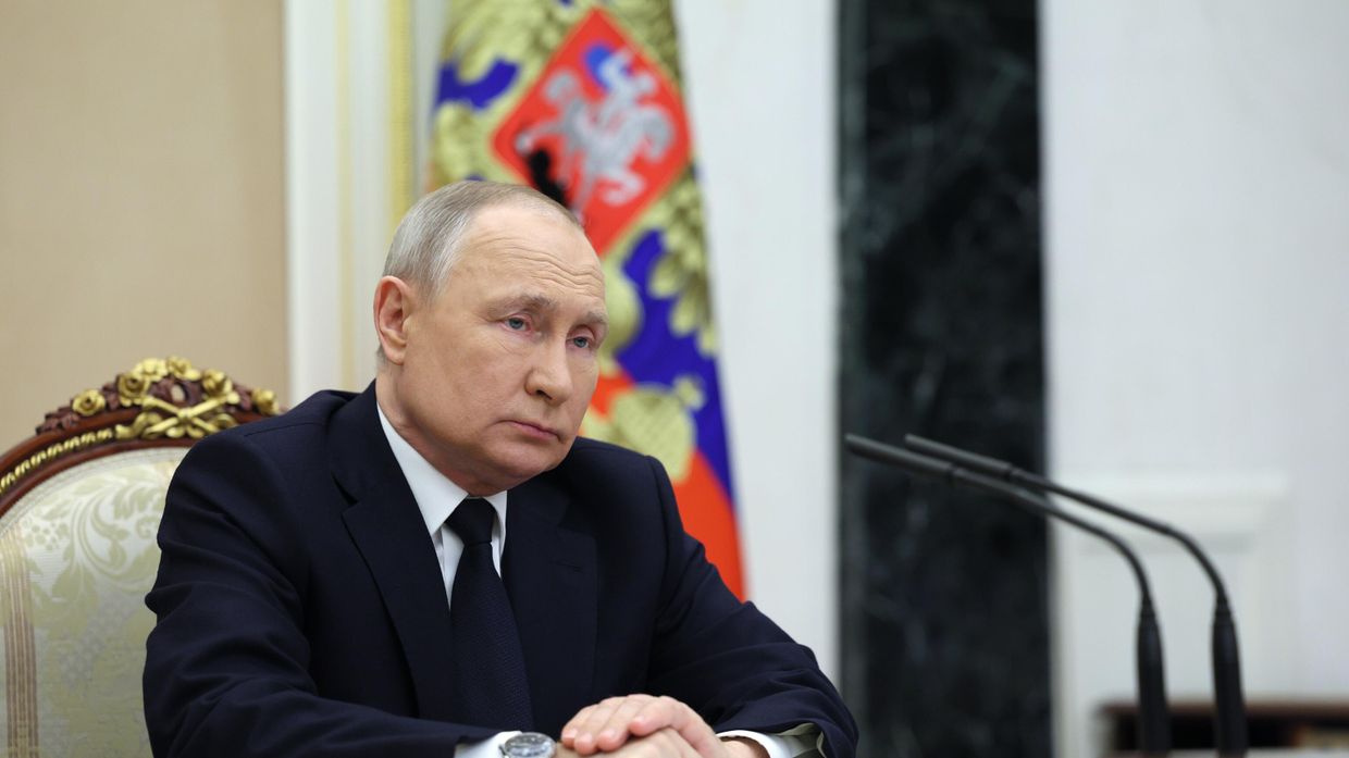 Президент РФ В. Путин встретился с министром транспорта РФ В. Савельевым