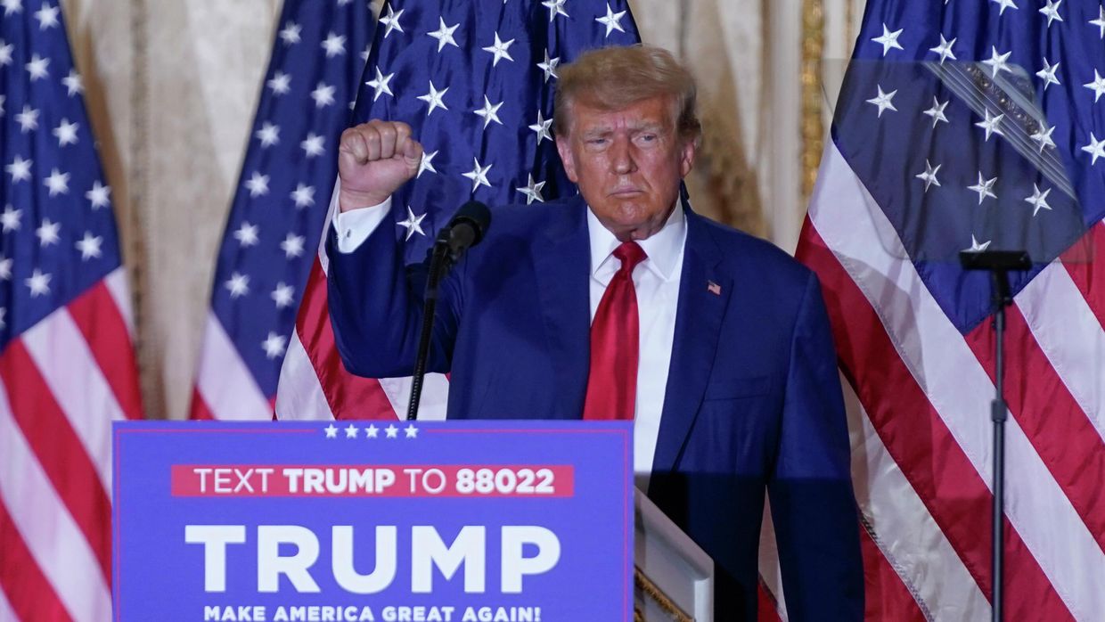 Бывший президент США Дональд Трамп выступает в своем поместье Мар-а-Лаго. 4 апреля 2023 года