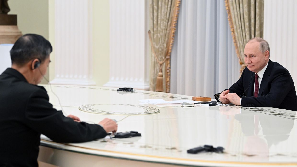 Рабочая встреча президента РФ В. Путина с министром обороны КНР Ли Шанфу