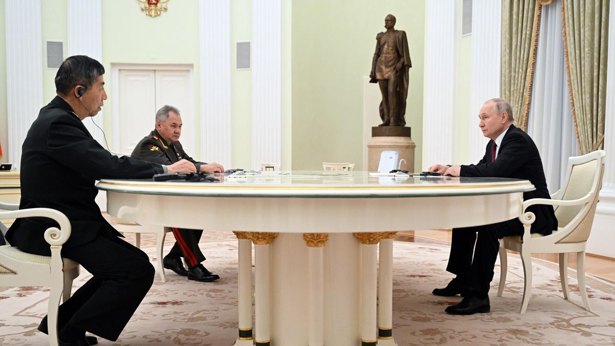 Рабочая встреча президента РФ В. Путина с министром обороны КНР Ли Шанфу