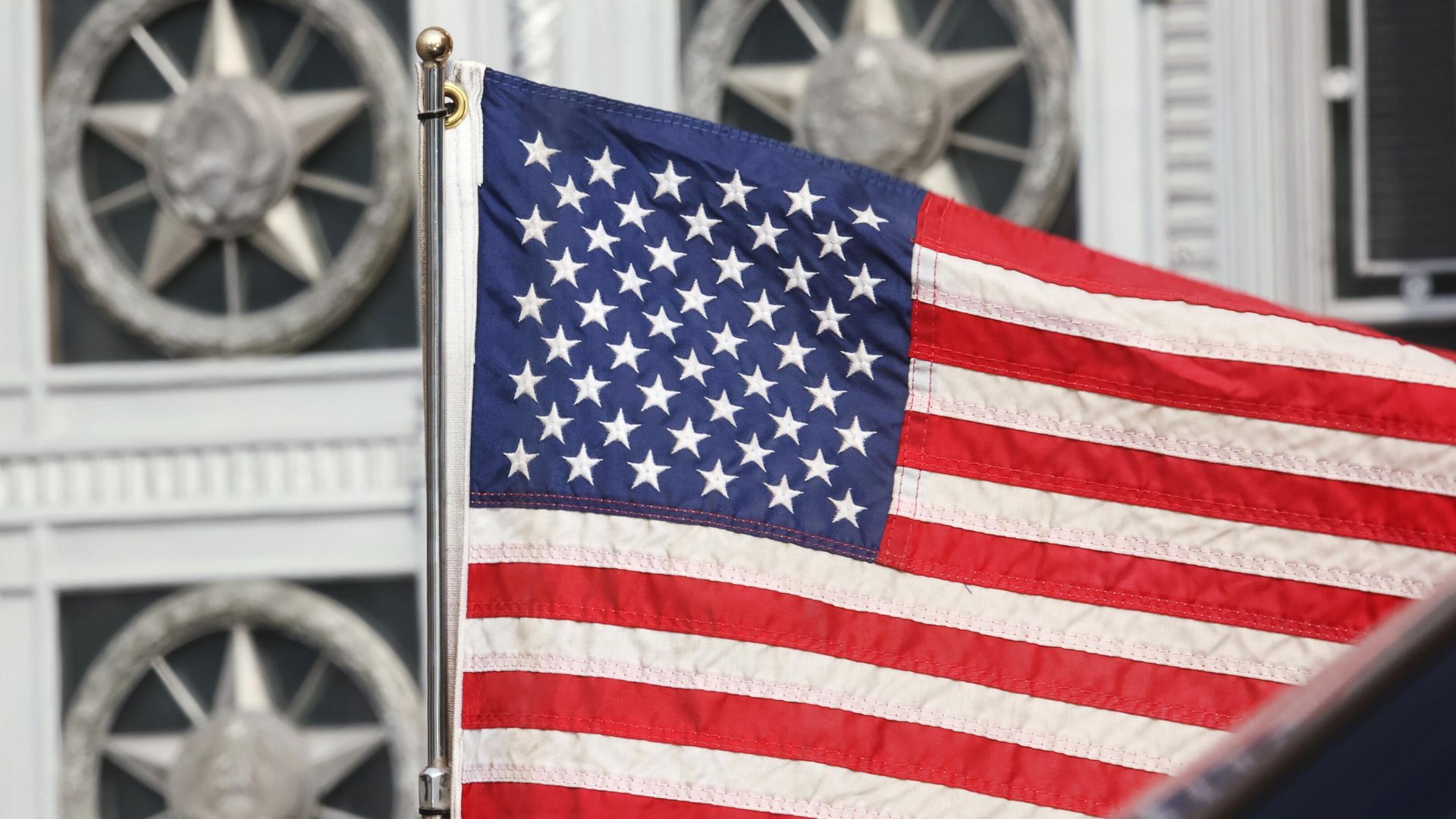 Флажок на машине посла США в России - ИноСМИ, 1920, 25.04.2023