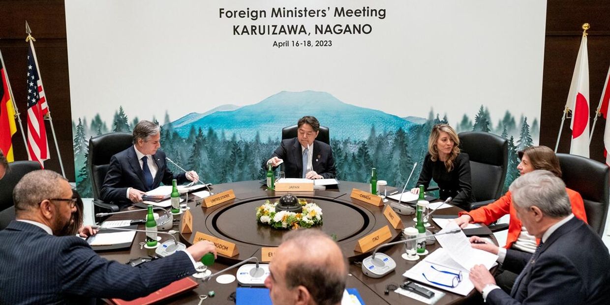 Встреча G7 в Каруизава, Япония: министры иностранных дел Большой Семерки, японский министр Хаяси и канадский министр Мелани Жоли 