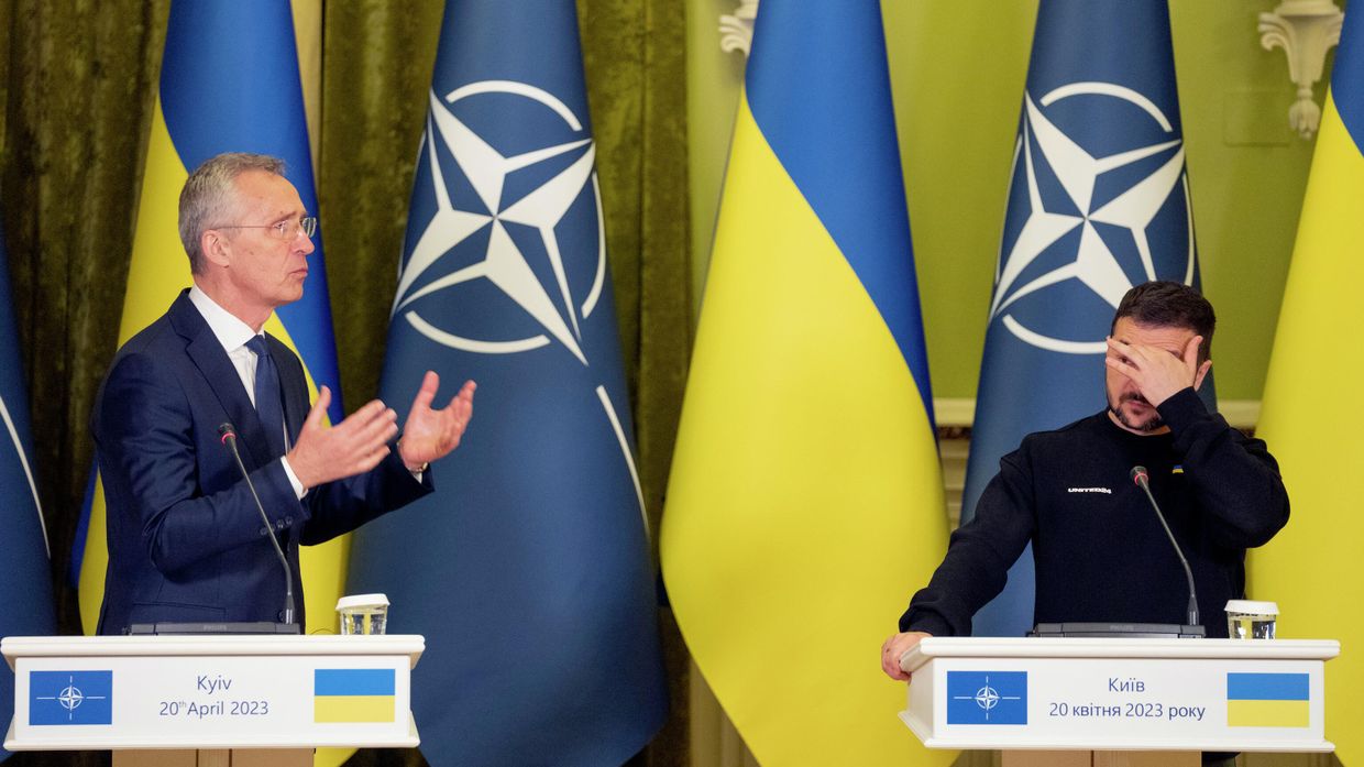 Генеральный секретарь НАТО Йенс Столтенберг и президент Украины Владимир Зеленский в Киеве.  20 апреля 2023 года.
