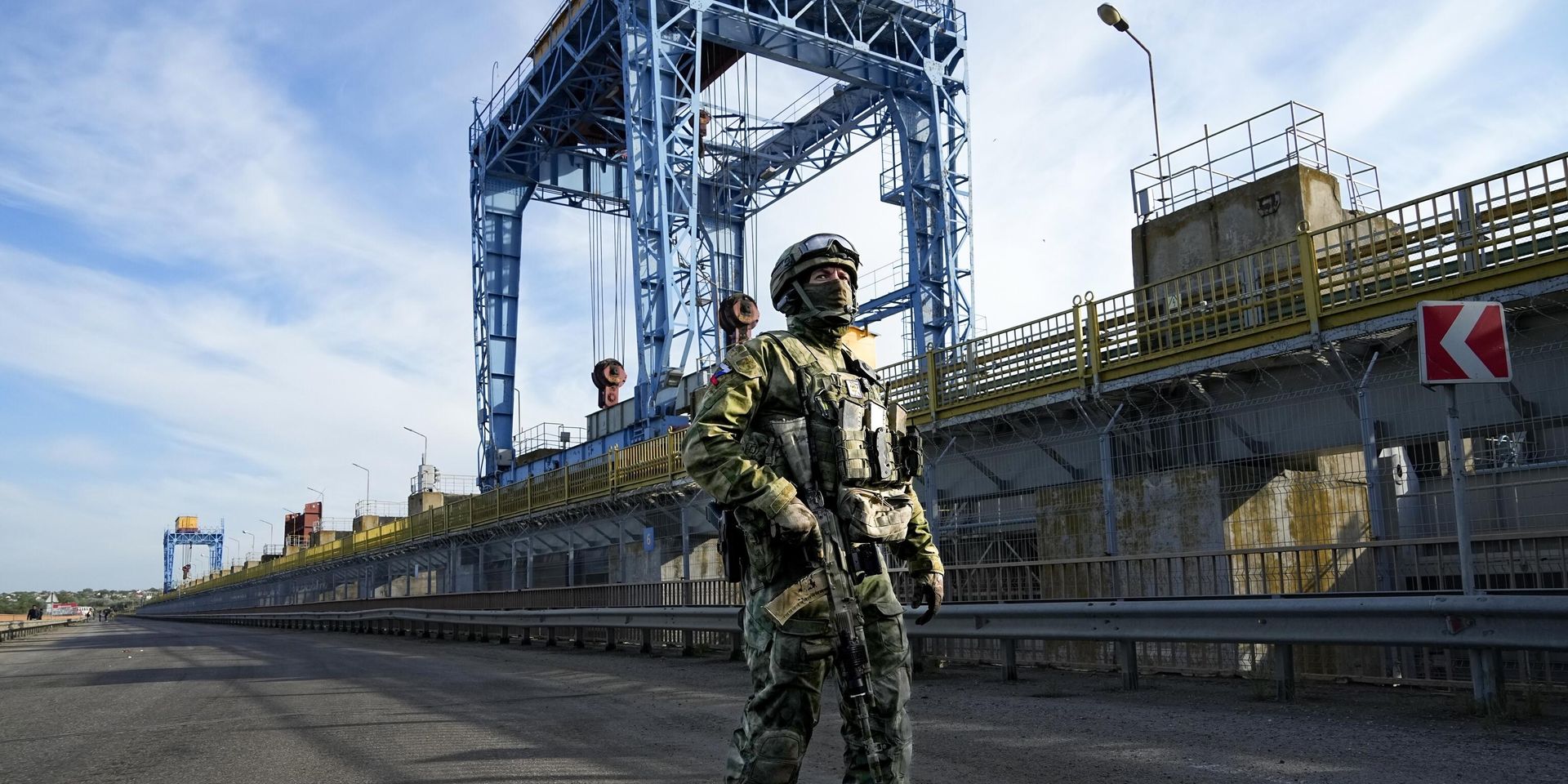Российские войска охраняют территорию Каховской ГЭС, расположенной в Херсонской области. Пятница, 20 мая, 2022 год - ИноСМИ, 1920, 16.06.2023