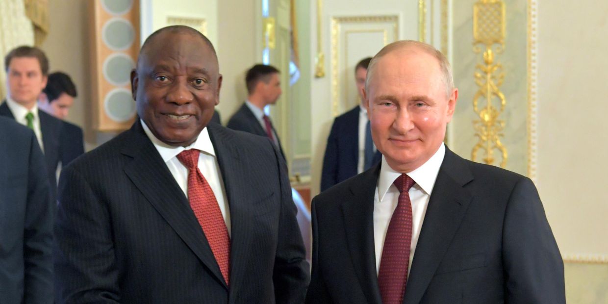 Президент РФ Владимир Путин и президент ЮАР Сирил Рамафоса перед встречей с лидерами ряда африканских государств 17 июня 2023 года