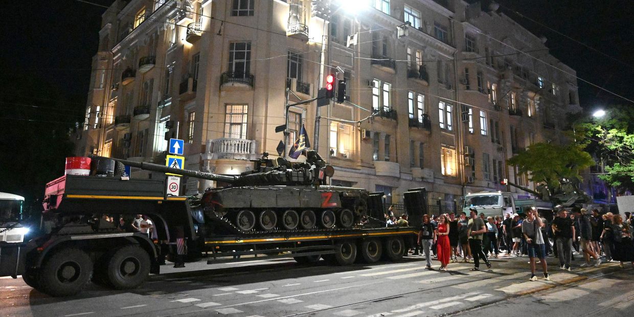Бойцы ЧВК Вагнер покинули штаб ЮВО в Ростове-на Дону