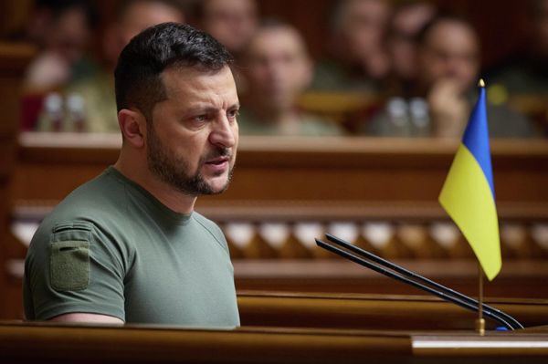 Владимир Зеленский обращается к депутатам во время заседания Верховной Рады Украины