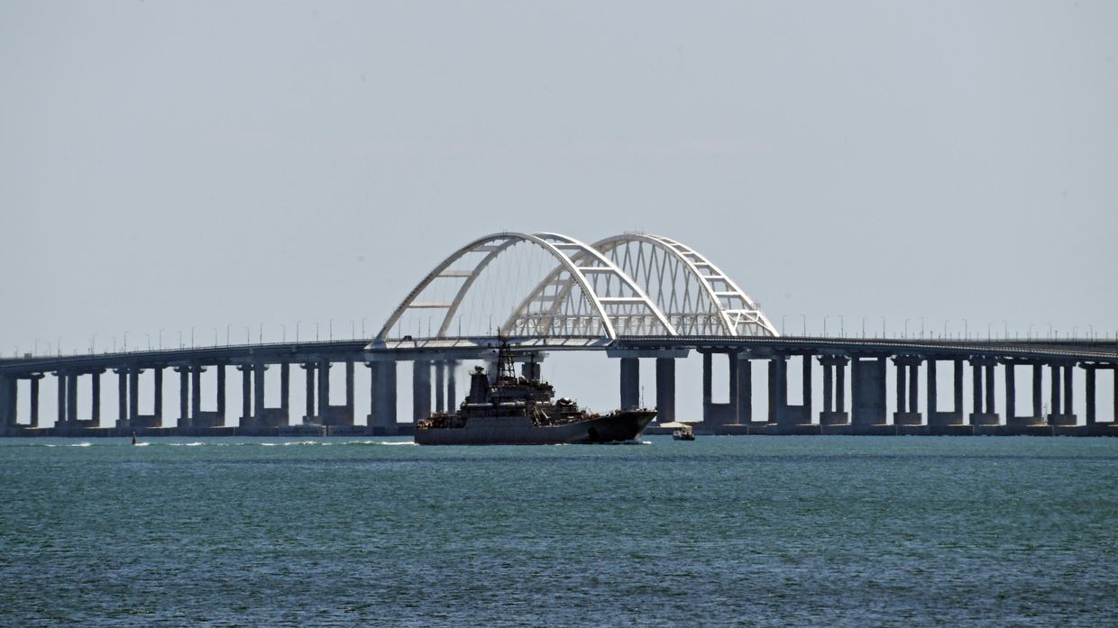 Обстановка у Крымского моста после ЧП Обстановка у Крымского моста после ЧП