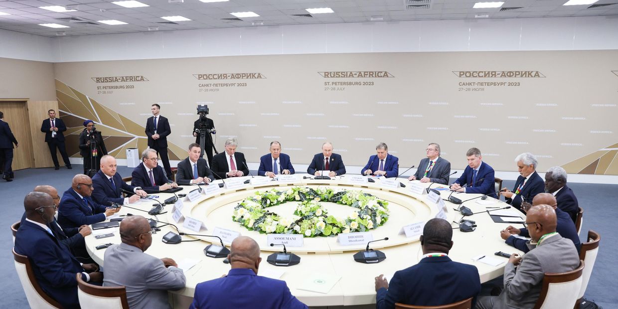 Встреча президента РФ В. Путина с лидерами Африканского союза А. Ассумани и М. Ф. Махаматом