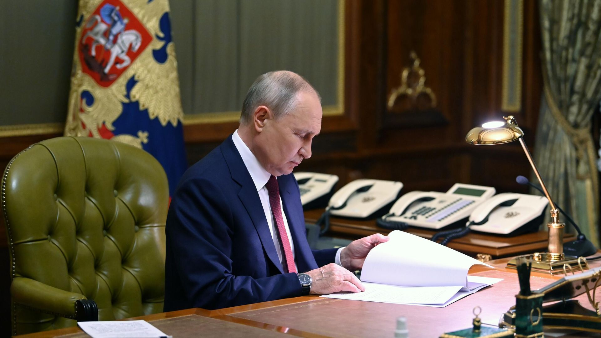 Рабочая встреча президента РФ В. Путина с губернатором Санкт-Петербурга А. Бегловым - ИноСМИ, 1920, 12.11.2025