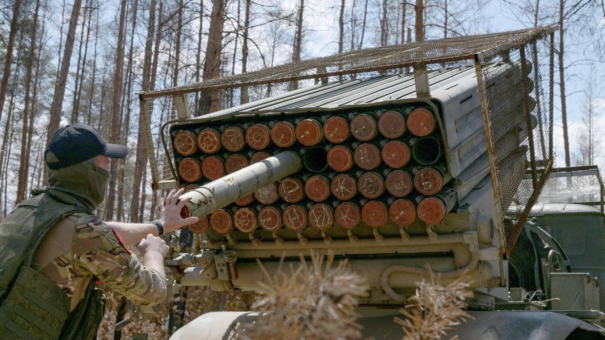 Работа артиллерийских расчетов РСЗО БМ-21 Град ЦВО на Краснолиманском направлении в ЛНР