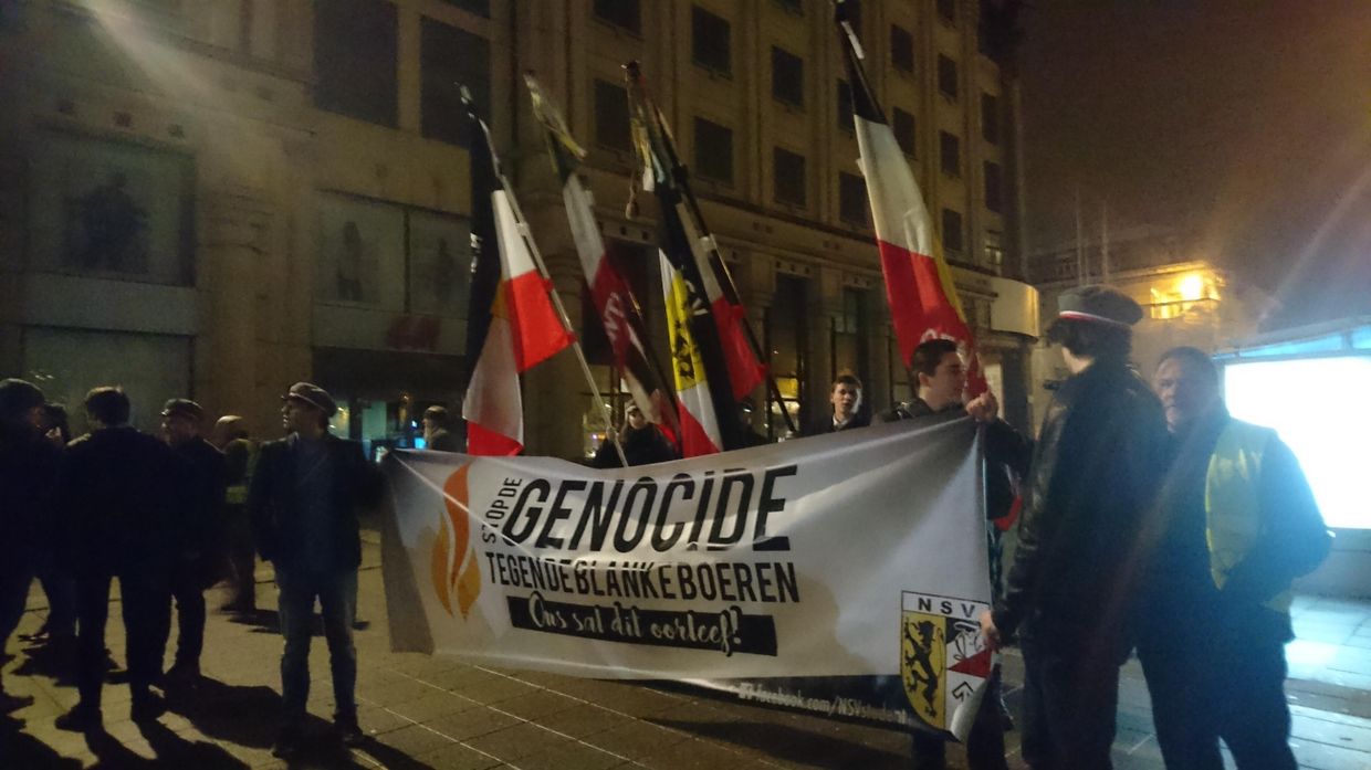 Участники акции протеста в Генте против нападений на фермеров в ЮАР.