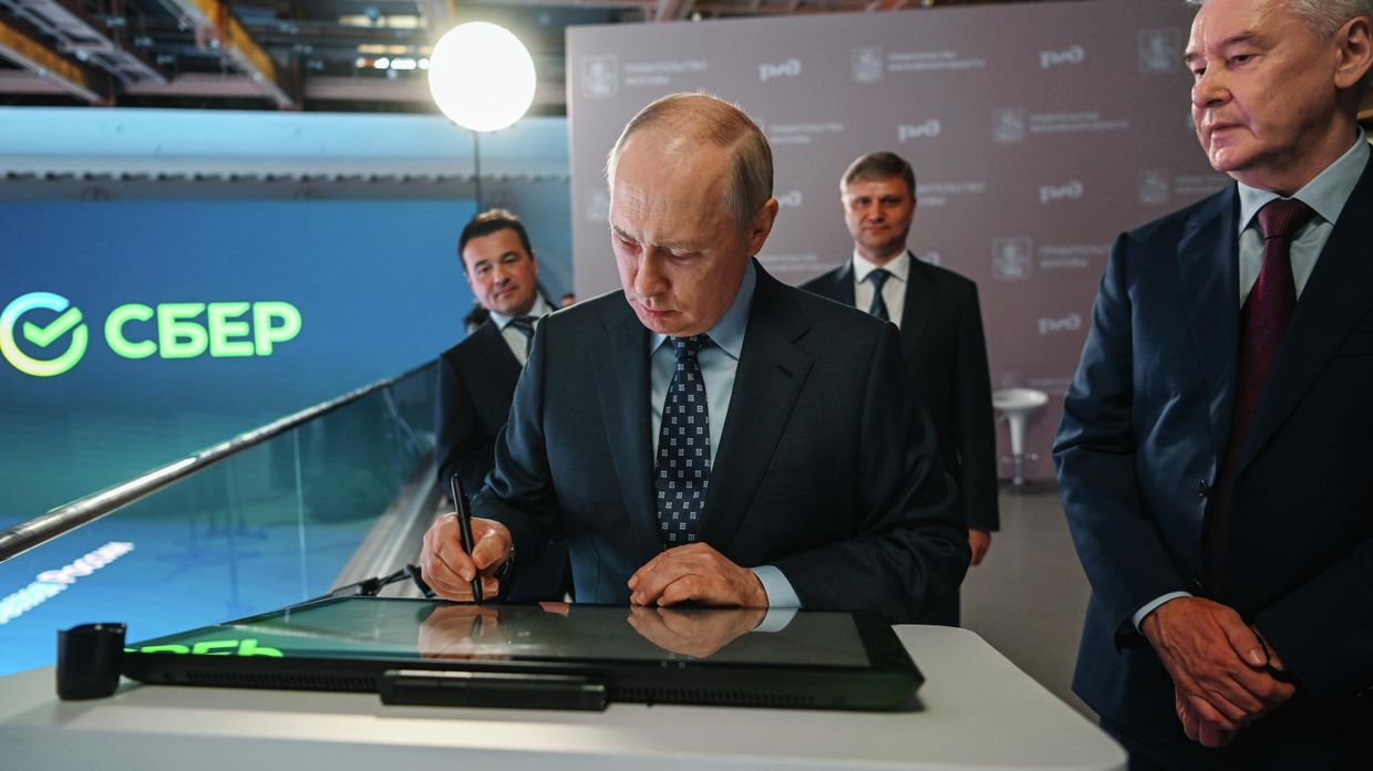 Президент РФ В. Путин принял участие в церемонии запуска пассажирского движения по МЦД-3