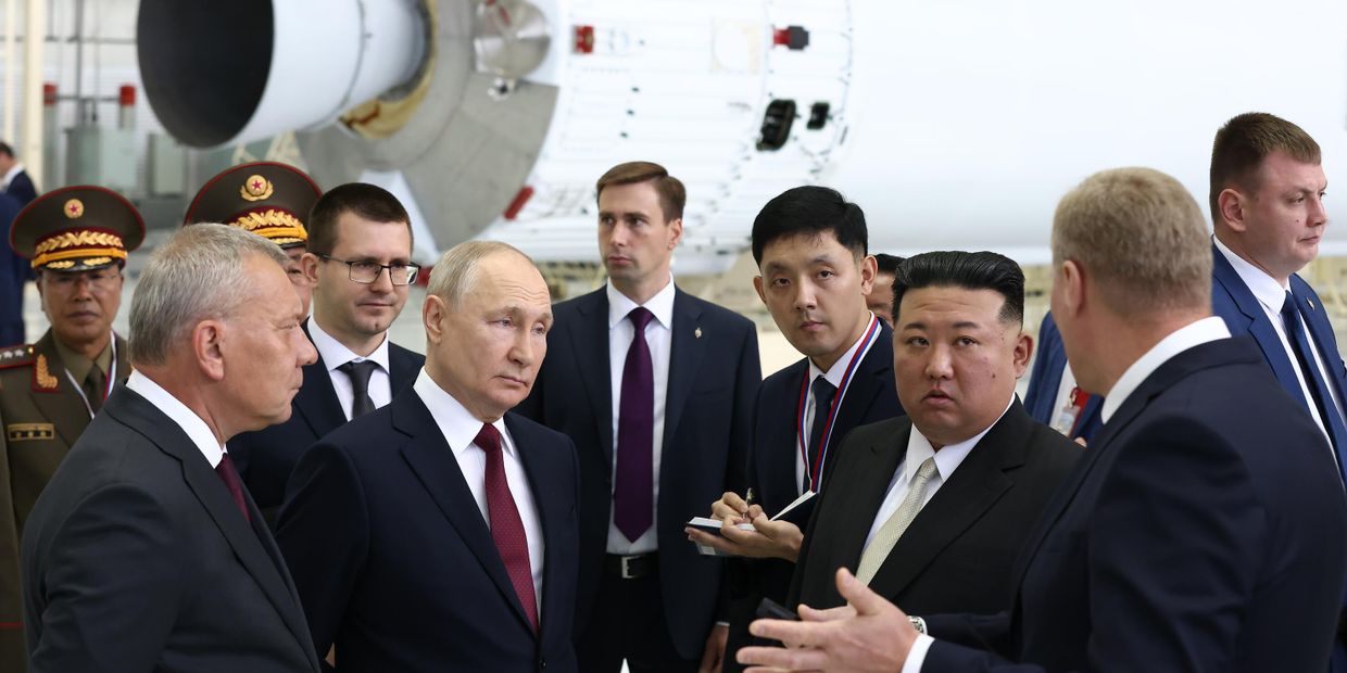 Президент РФ В. Путин посетил космодром Восточный и встретился с лидером КНДР Ким Чен Ыном