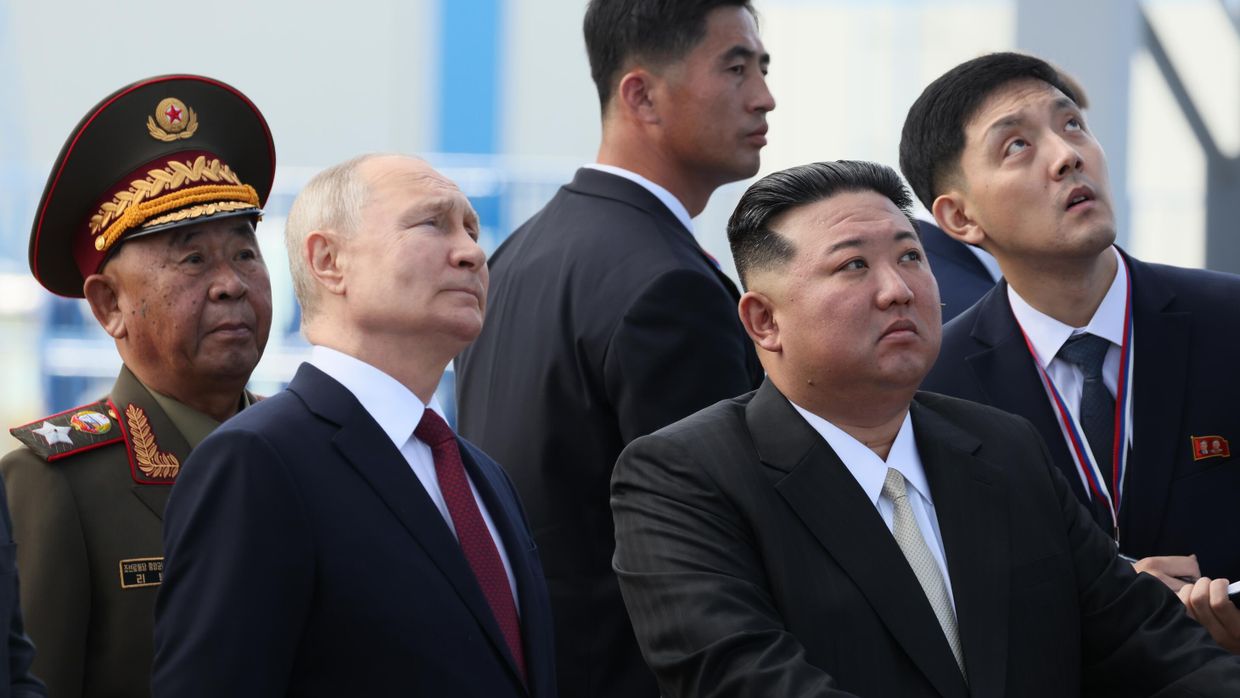 Президент РФ В. Путин посетил космодром Восточный и встретился с лидером КНДР Ким Чен Ыном