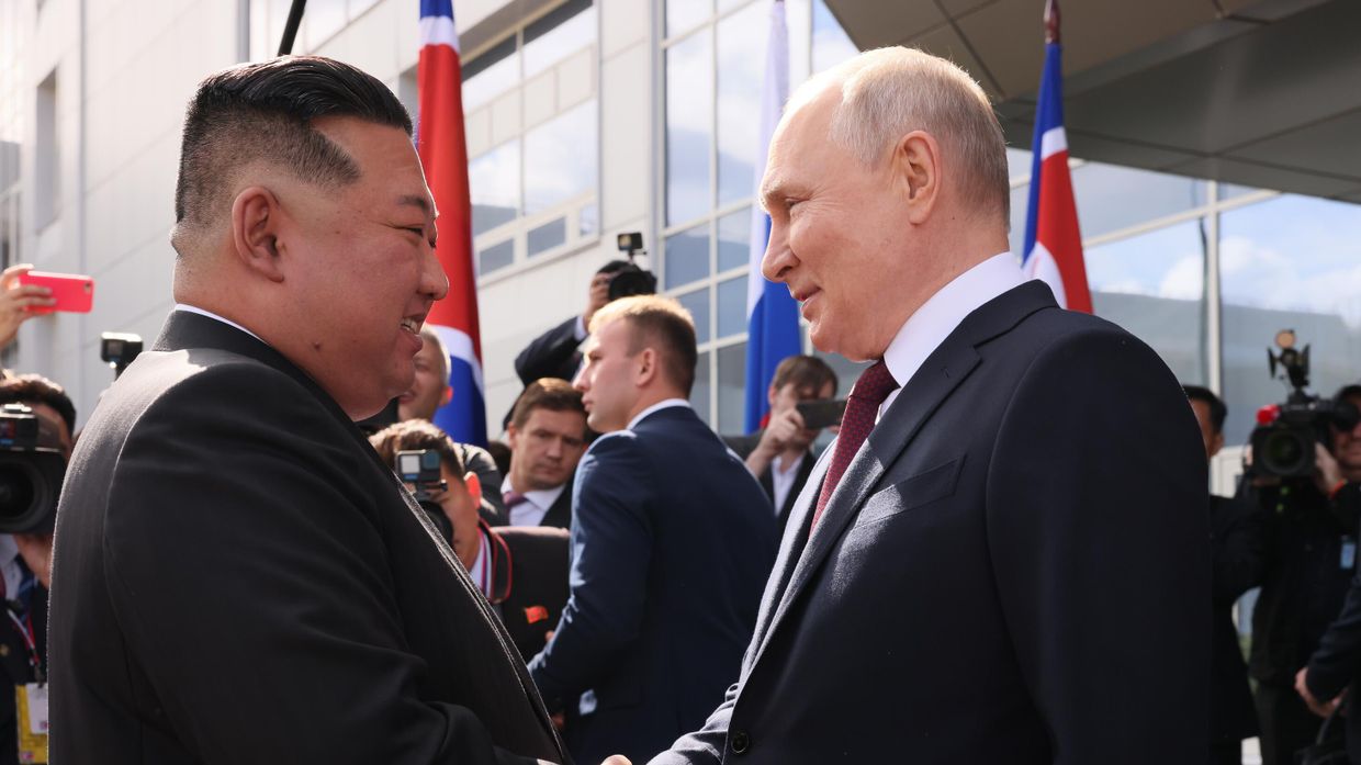 Президент РФ В. Путин посетил космодром Восточный и встретился с лидером КНДР Ким Чен Ыном