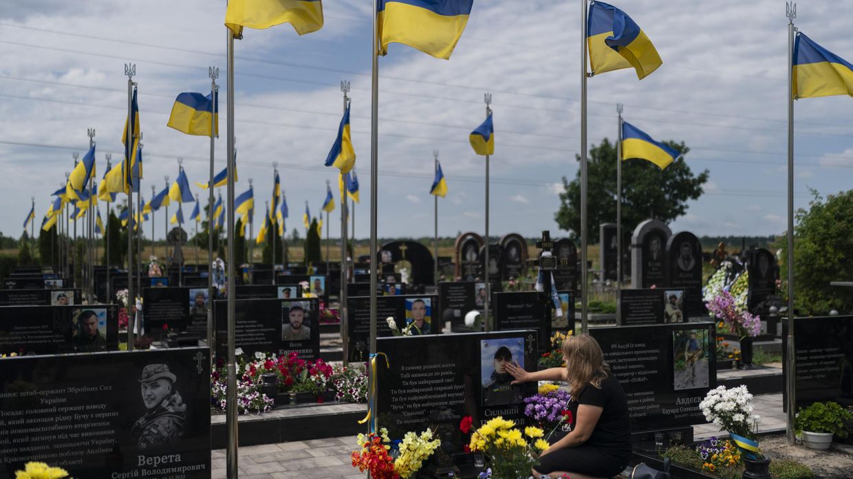 Украинское кладбище с погибшими в конфликте с Россией