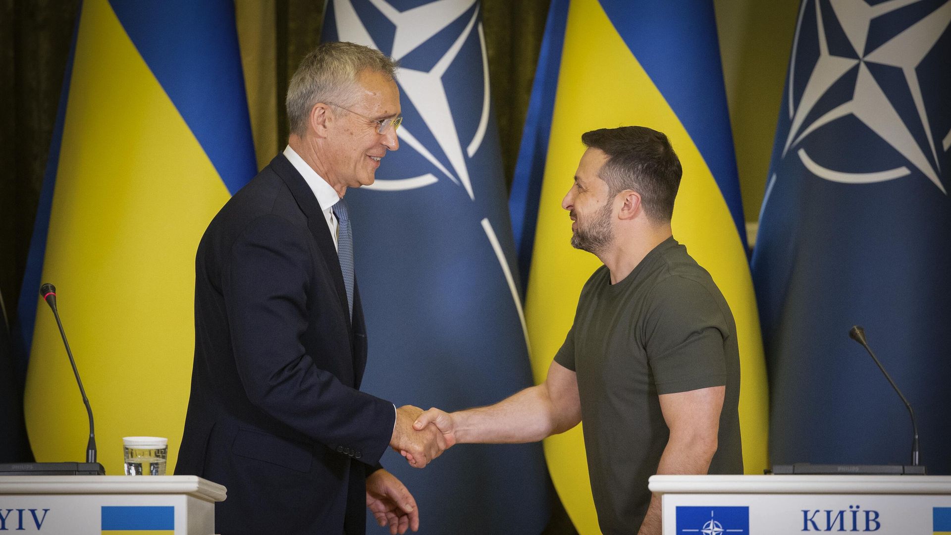 Генеральный секретарь НАТО Йенс Столтенберг и президент Украины Владимир Зеленский в Киеве, Украина. 28 сентября 2023 года. - ИноСМИ, 1920, 23.02.2024