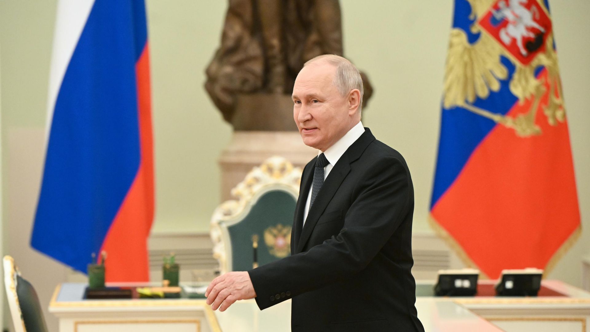 Президент РФ Владимир Путин перед началом встречи в Москве с премьер-министром Ирака Мухаммедом. - ИноСМИ, 1920, 20.10.2023