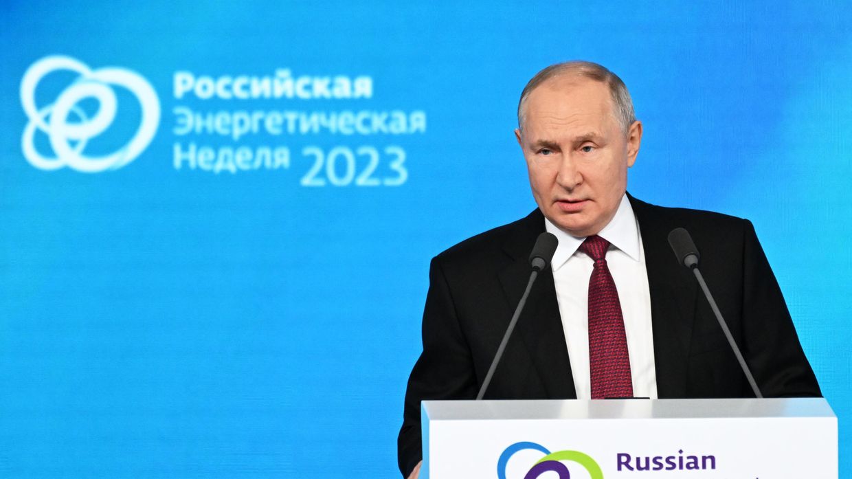 Президент РФ В. Путин выступил на пленарном заседании форума РЭН-2023