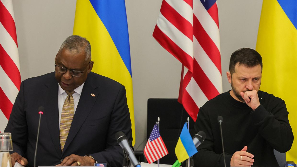 Министр обороны США Ллойд Остин и президент Украины Владимир Зеленский в Брюсселе, 11 октября 2023 года