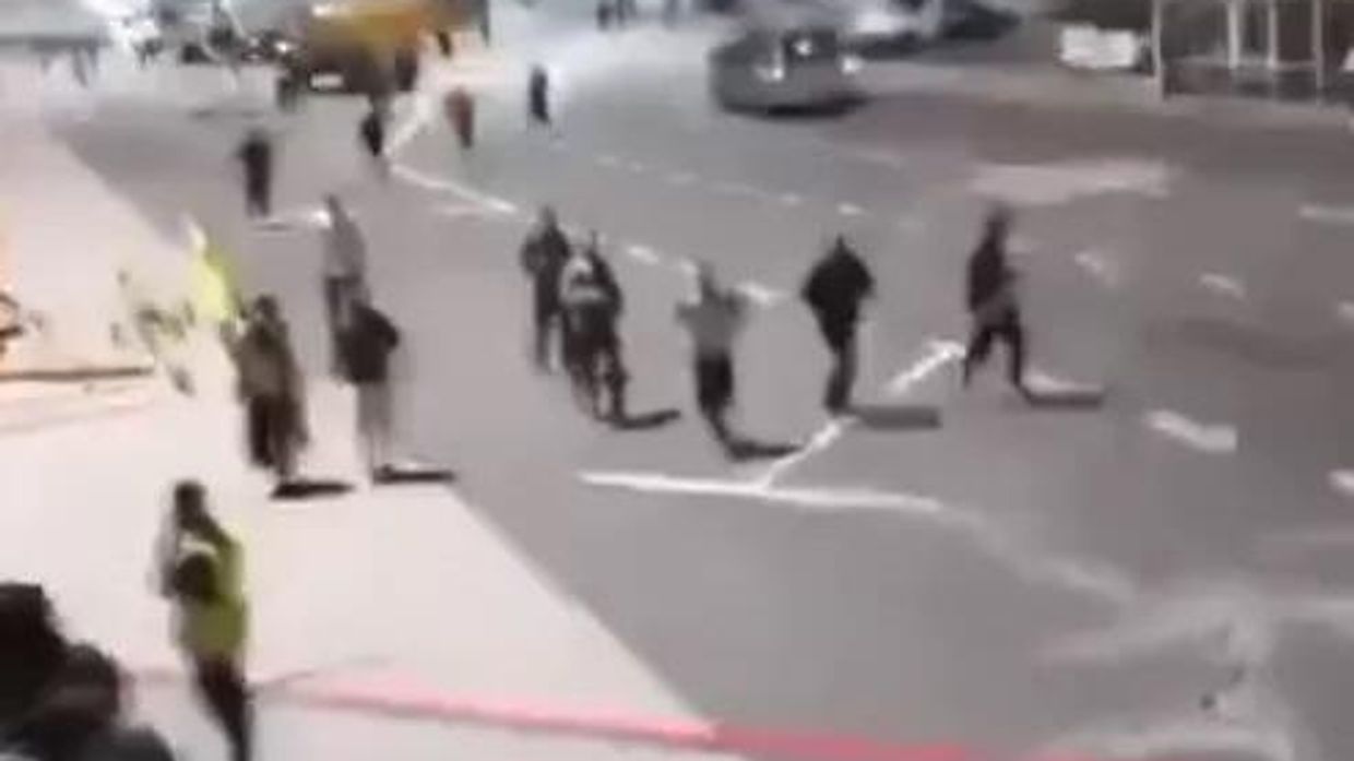 Жители Махачкалы публикуют в соцсетях видео с посторонними на взлетно-посадочной полосе