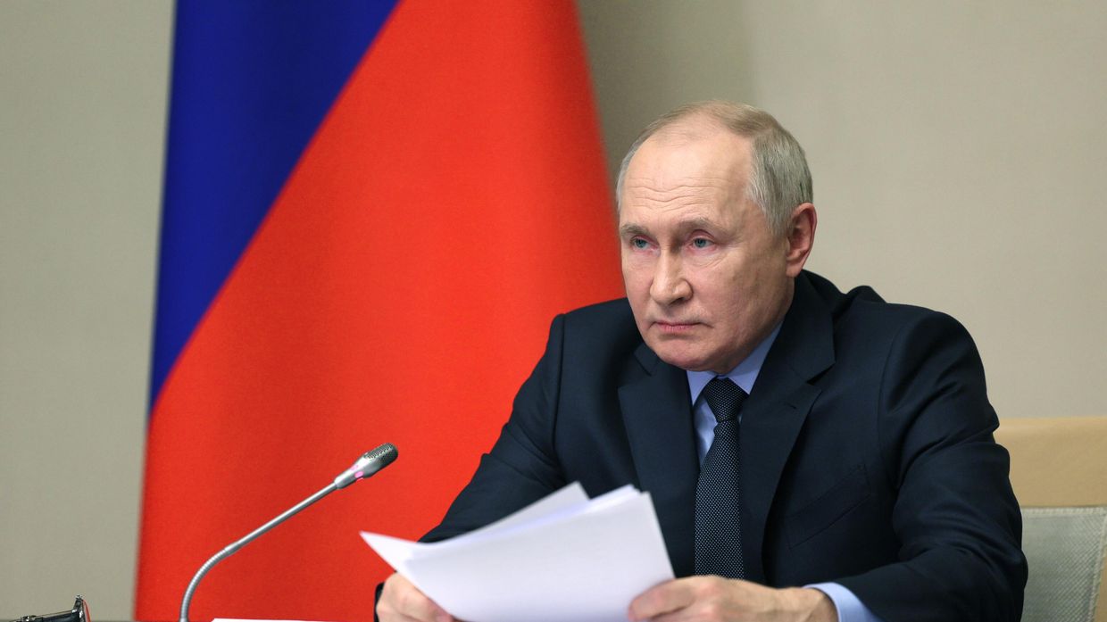 Президент РФ В. Путин провел совещание с членами Совбеза РФ, правительства РФ и руководством силовых ведомств