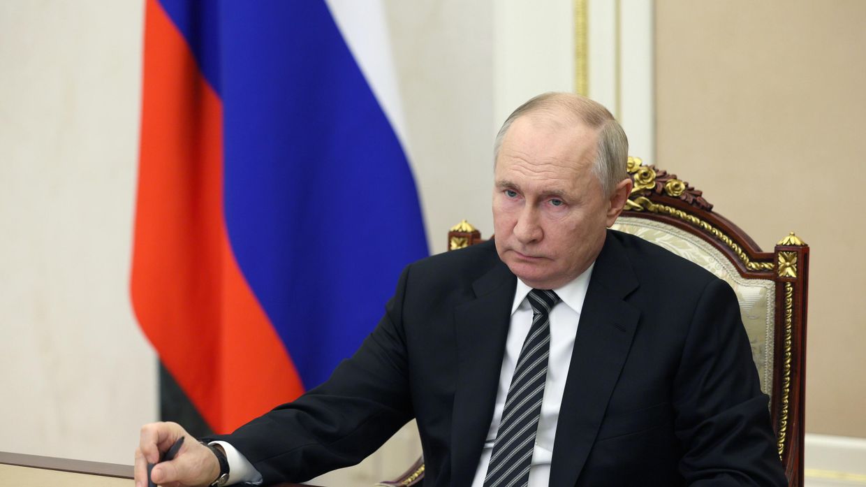 Президент РФ В. Путин провел совещание с членами правительства РФ