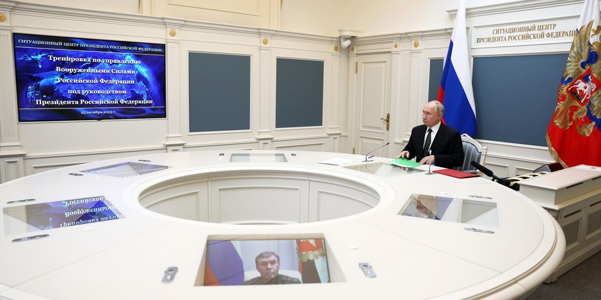 Президент РФ В. Путин провёл тренировку стратегических сил сдерживания